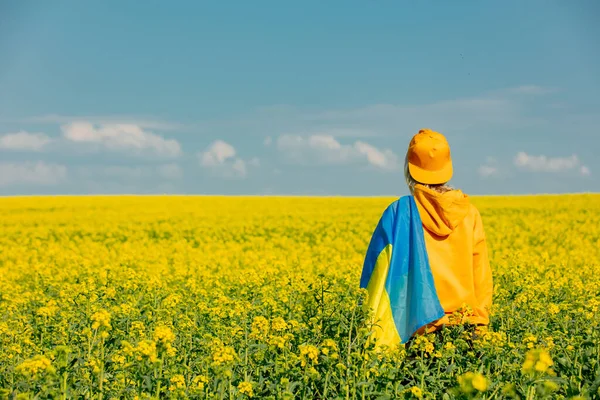 Woman Yellow Hoodie Cap Ukrainian Flag Rapeseed Field — ストック写真