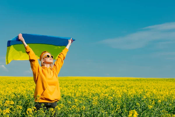 Woman Yellow Hoodie Ukrainian Flag Rapeseed Field — 스톡 사진