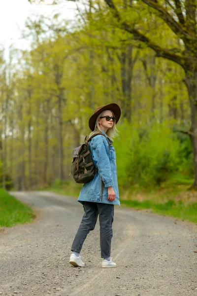 Woman Backpack Walking Road Forest Spring Time — Fotografia de Stock