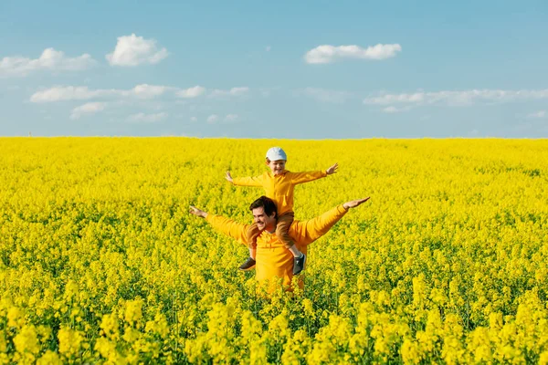 Father Son Rapeseed Field Spring Time — Photo