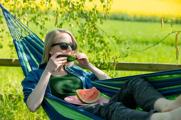 Woman Eating Watermelon Hammock Outdoor — Stock Photo, Image