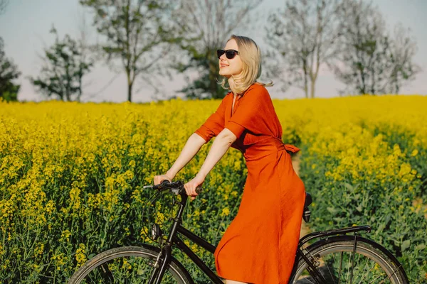 Beautiful Blond Girl Vintage Dress Sunglasses Bicycle Rapeseed Field Spring — Stock Photo, Image