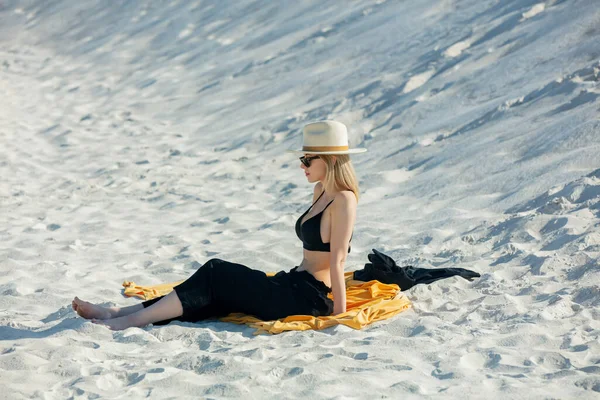 Woman Sits Beach Bikini Realx — 스톡 사진