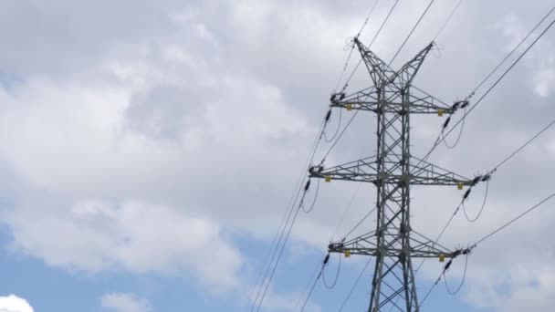 Zicht Hoogspanningsleidingen — Stockvideo