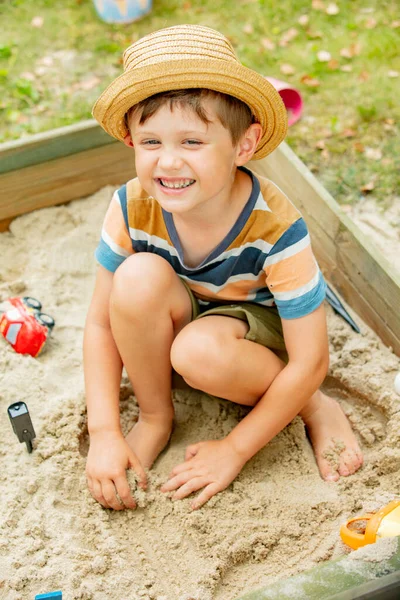 Little Smiling Boy Play Sandbox Summer — Stockfoto