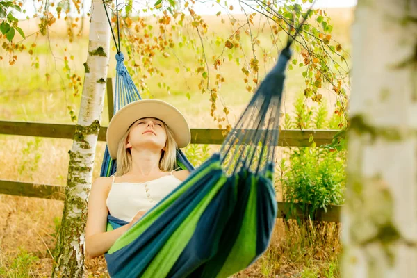 Tired Mother Tries Sleep Hammock Garden — Stock Photo, Image