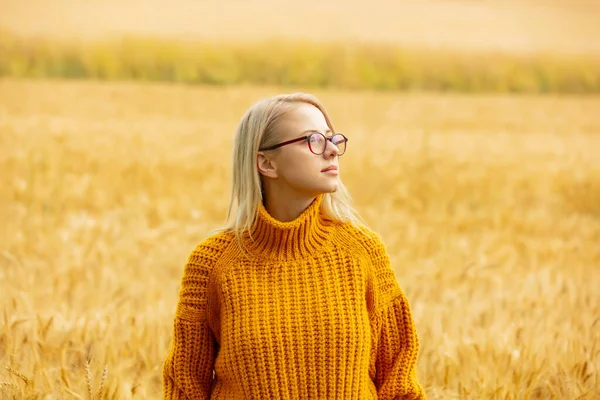 Stylish Girl Eyeglasses Yellow Sweater Wheat Field — Fotografia de Stock