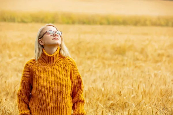 Stylish Girl Eyeglasses Yellow Sweater Wheat Field — Stockfoto