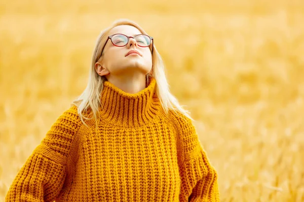 Stylish Girl Eyeglasses Yellow Sweater Wheat Field — 스톡 사진