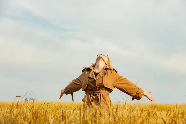 Stylish Girl Eyeglasses Cloak Wheat Field —  Fotos de Stock