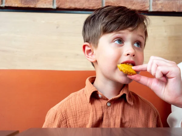 Little Toddler Boy Eating Nuggets Indoor — Zdjęcie stockowe