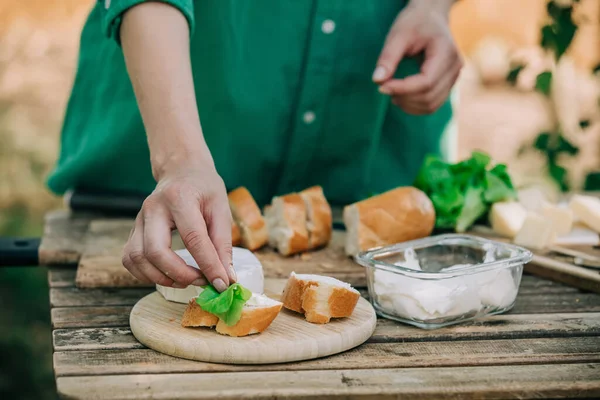 Stylish Woman Green Shirt Make Snack Bread Cheese Table Outdoor — Zdjęcie stockowe