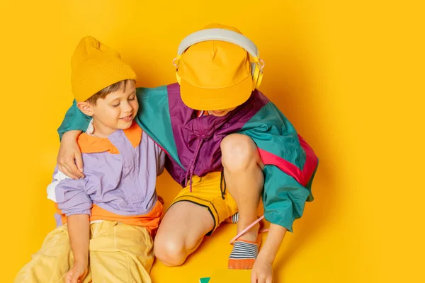 Two Kids Stylish Vintage 80S Clothes Have Fun Yellow Background — 图库照片