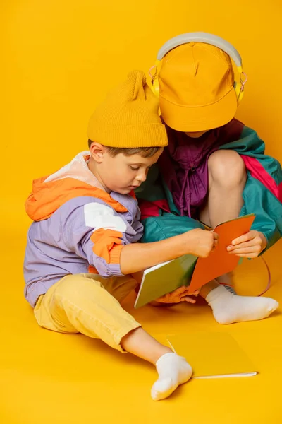 Two Kids Stylish Vintage 80S Clothes Have Fun Yellow Background — Zdjęcie stockowe
