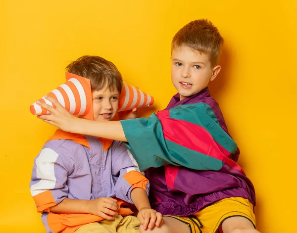 Two Kids 80S Stylish Clothes Play Yellow Background — 图库照片