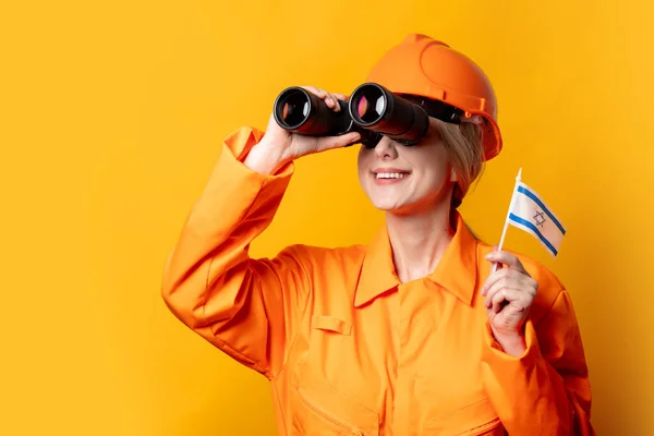 Mulher Trabalhador Construção Capacete Macacão Laranja Com Binóculos Bandeira Israel — Fotografia de Stock