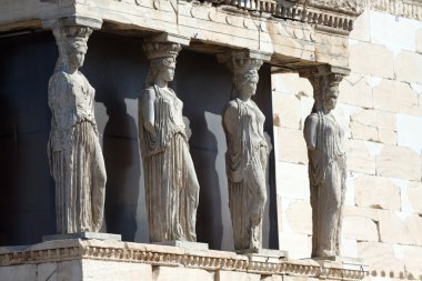 dört caryatids