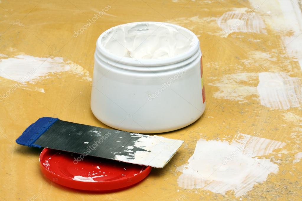 Putty knife with paste
