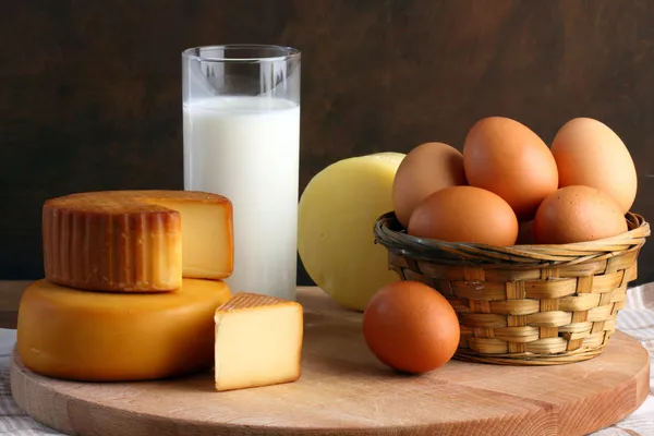 Käse, Milch und Eier — Stockfoto