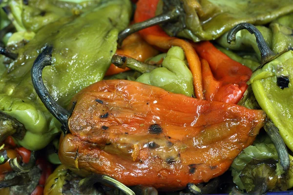 Geroosterde groene paprika 's — Stockfoto