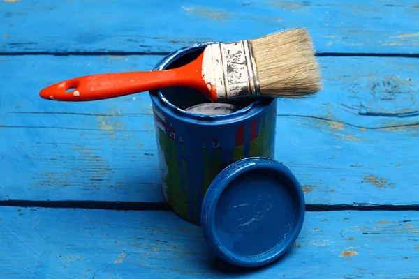 Brush  on tin can — Stock Photo, Image