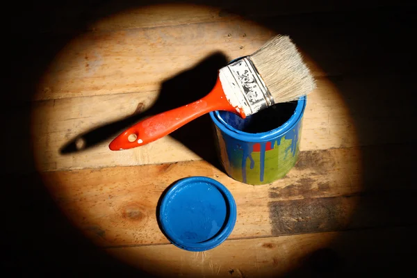 Brush  on tin can — Stock Photo, Image