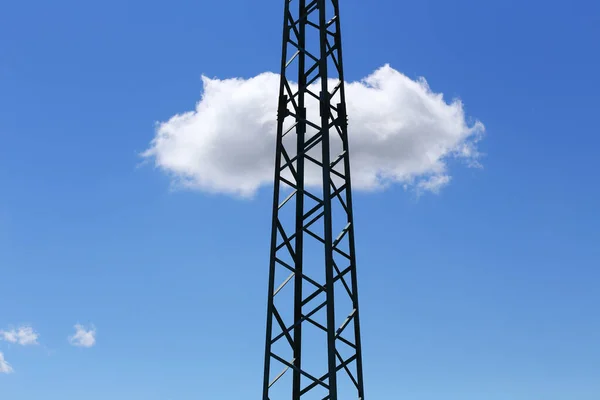 電柱と雲が — ストック写真