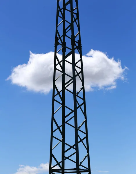 電柱と雲が — ストック写真