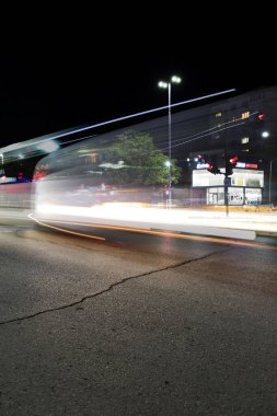 Gece yavaş trafik ışıkları