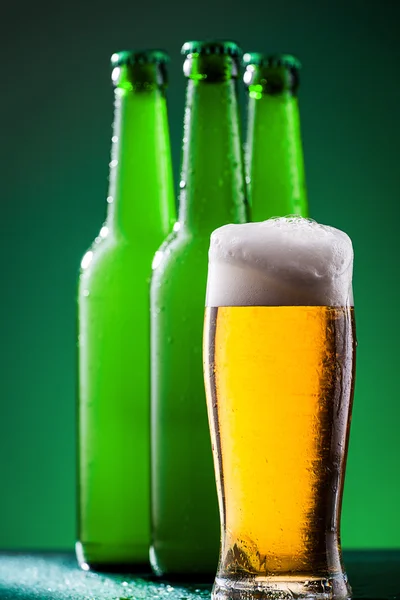 Beer bottles with full glass — Stock Photo, Image