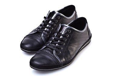 adamın siyah ayakkabı