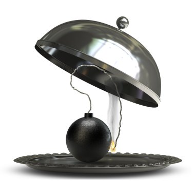 Beyaz arka plan üzerinde 3d render izole cannonball bomba ile boş metal gümüş tabak veya cloche açın