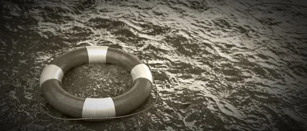 Life buoy in the water — Stock Photo, Image