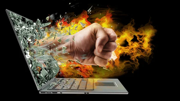 Vuist in brand van laptop. — Stockfoto