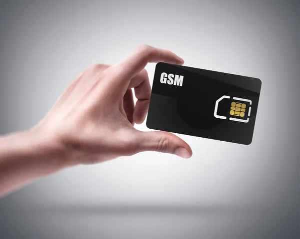 GSM SIM kart tutan el