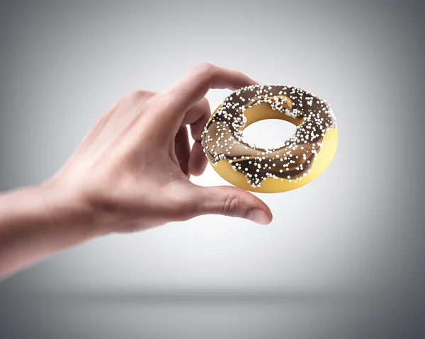 Hand holding doughnut — Stock Photo, Image