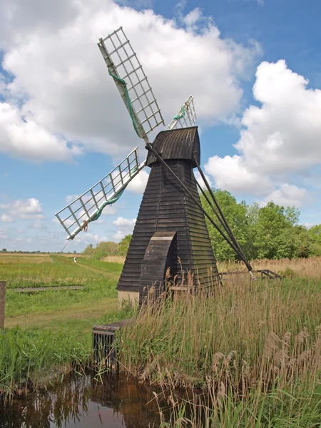 17ου αιώνα ξύλινα wind οδηγείται fen αντλία αποστράγγισης. — Φωτογραφία Αρχείου