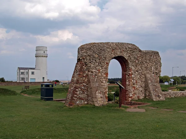 St Edmunds Chapel and Hunstanton lighthouse. — Stock Photo, Image