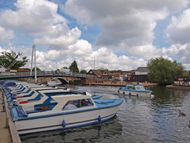 wroxham adlı nehir bure gemilerde gün.