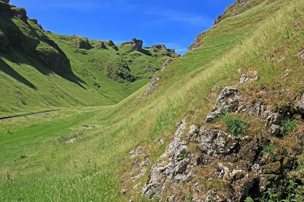 Winnats nepoletí poblíž castleton v derbyshire. — Stock fotografie