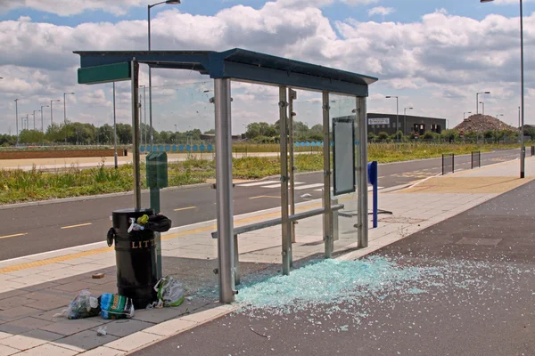 Arrêt de bus vandalisé — Photo