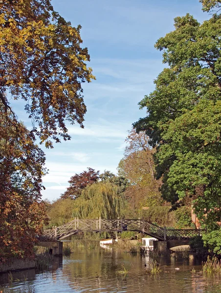 Godmanchester 島ホールでの中国橋. — ストック写真