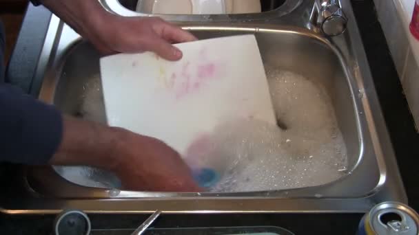 Pratos sujos a serem lavados . — Vídeo de Stock