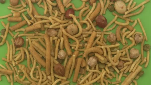 Bombay mix yeşil bir arka plan üzerinde. — Stok video