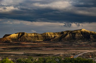 Aragon İspanya 'dan güzel sakin sonbahar dağ manzarası