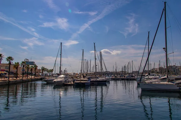 Schöne Küstenlandschaft Mit Yachthafen Alicante Spanien Einem Sommerlich Warmen Sonnigen — Stockfoto