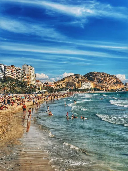 Vacker Sommar Strand Landskap Den Spanska Staden Alicante Solig Dag — Stockfoto