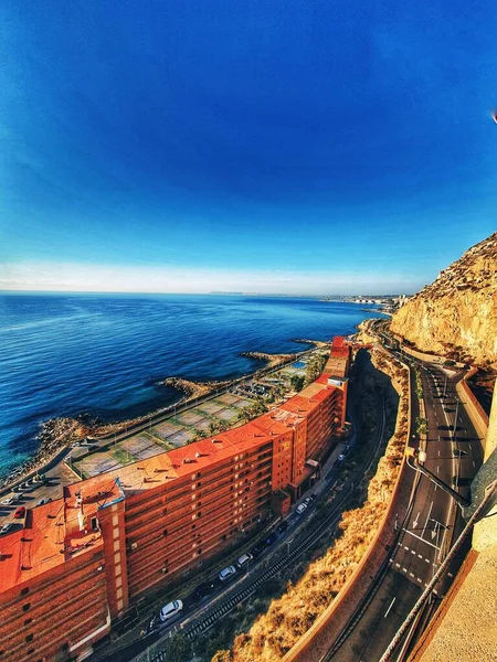 Hermoso Paisaje Costero Alicante España Con Mar Rascacielos Día Soleado —  Fotos de Stock