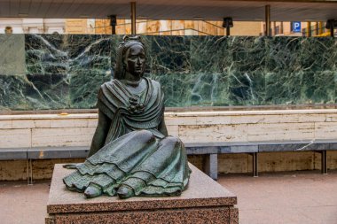 Bulutlu bir günde Zaragoza 'da Goya anıtlarıyla güzel şehir manzarası