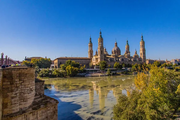 Beautiful Urban Landscape Pillar Cathedral Zaragoza Spain Ebro River — Stock fotografie